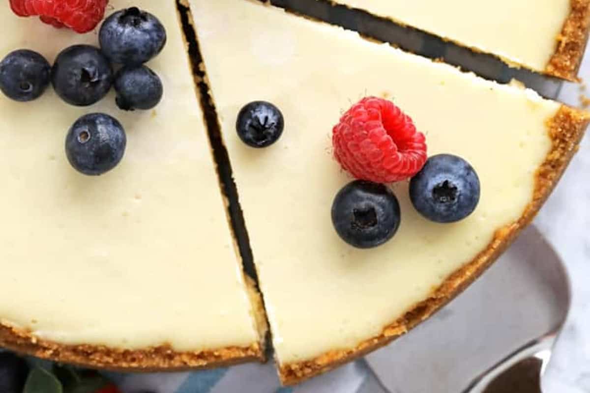Simple Cheesecake Bliss: Minimal Prep for Delicious Topping Fun